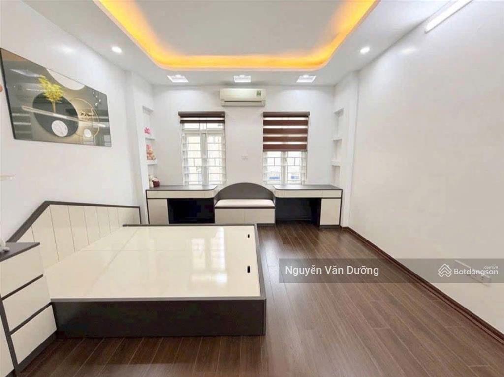 Bán gấp! phố cát linh giáp hào nam, 2 thoáng, ngõ thông kinh doanh, sân để xe, sổ đẹp, 39m2 * 5t