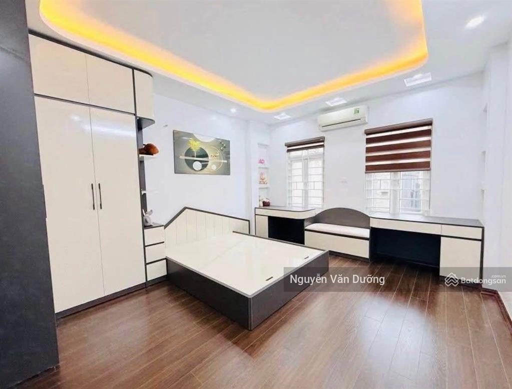 Bán gấp! phố cát linh giáp hào nam, 2 thoáng, ngõ thông kinh doanh, sân để xe, sổ đẹp, 39m2 * 5t