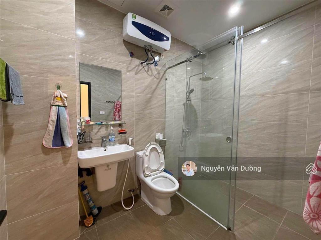 Rẻ bất ngờ! lô góc đặng văn ngữ, nhà đẹp ở ngay, vài bước ra phố, gần hồ, sân xe riêng, 39m2*5t