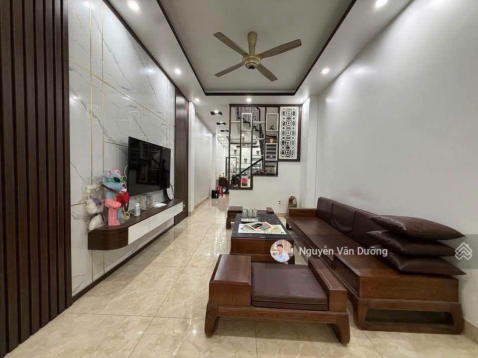 Rẻ bất ngờ! lô góc đặng văn ngữ, nhà đẹp ở ngay, vài bước ra phố, gần hồ, sân xe riêng, 39m2*5t