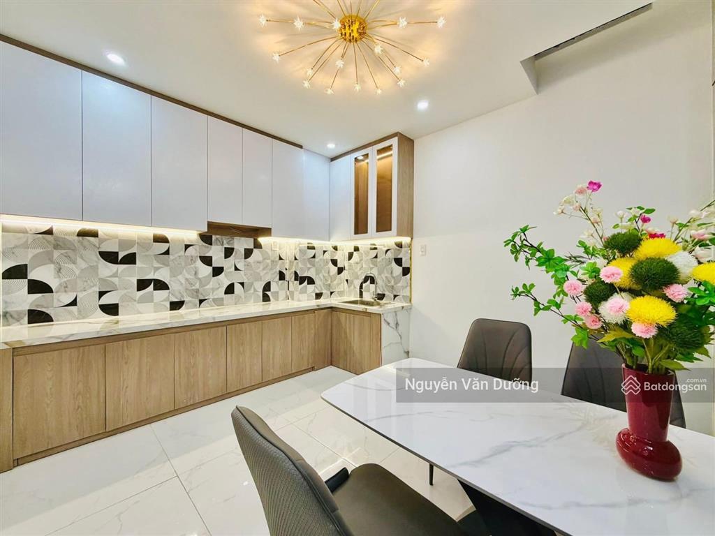 Ngon rẻ phải nhanh! phố vip hào nam, ở ngay, ngõ thông 30m ra phố, sân xe, ko quy hoạch, 40m2*5t