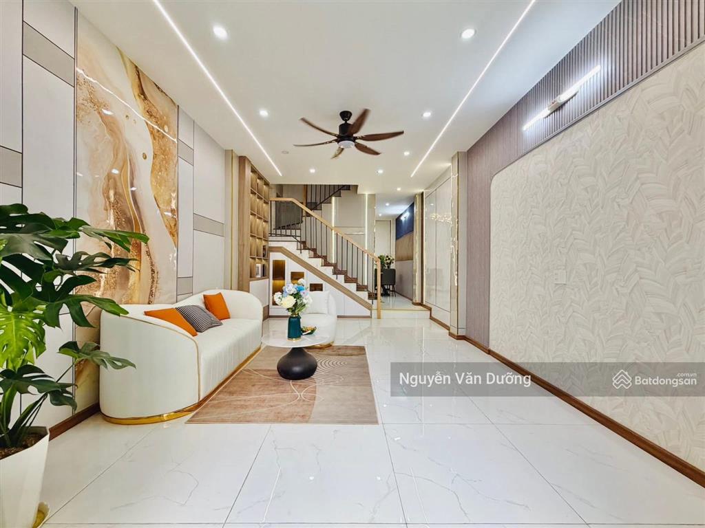 Ngon rẻ phải nhanh! phố vip hào nam, ở ngay, ngõ thông 30m ra phố, sân xe, ko quy hoạch, 40m2*5t