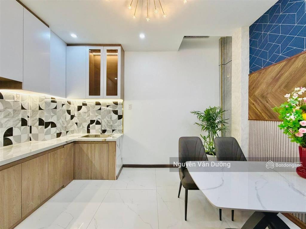 Ngon rẻ phải nhanh! phố vip hào nam, ở ngay, ngõ thông 30m ra phố, sân xe, ko quy hoạch, 40m2*5t