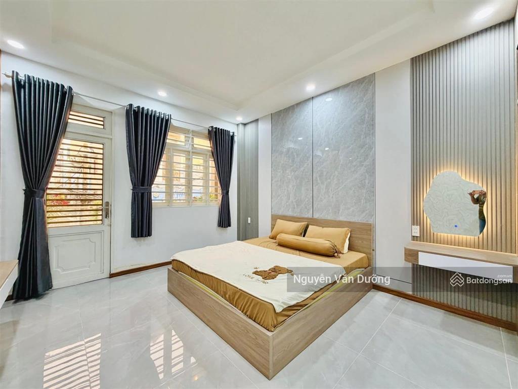 Ngon rẻ phải nhanh! phố vip hào nam, ở ngay, ngõ thông 30m ra phố, sân xe, ko quy hoạch, 40m2*5t
