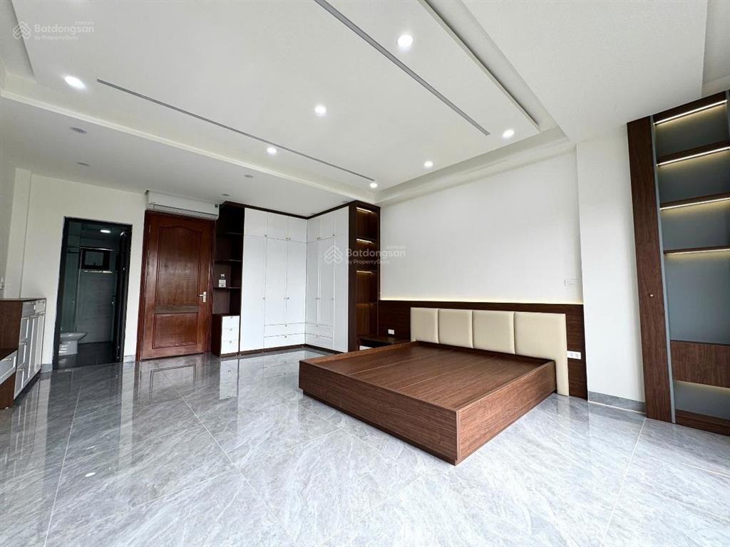 Giảm sâu! phố tôn đức thắng, thang máy, gần mặt phố, ô tô đỗ cổng, sân xe riêng, 40m2 x 6t, mt 4.5m