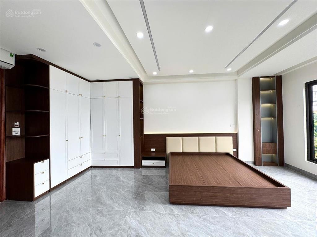 Giảm sâu! phố tôn đức thắng, thang máy, gần mặt phố, ô tô đỗ cổng, sân xe riêng, 40m2 x 6t, mt 4.5m