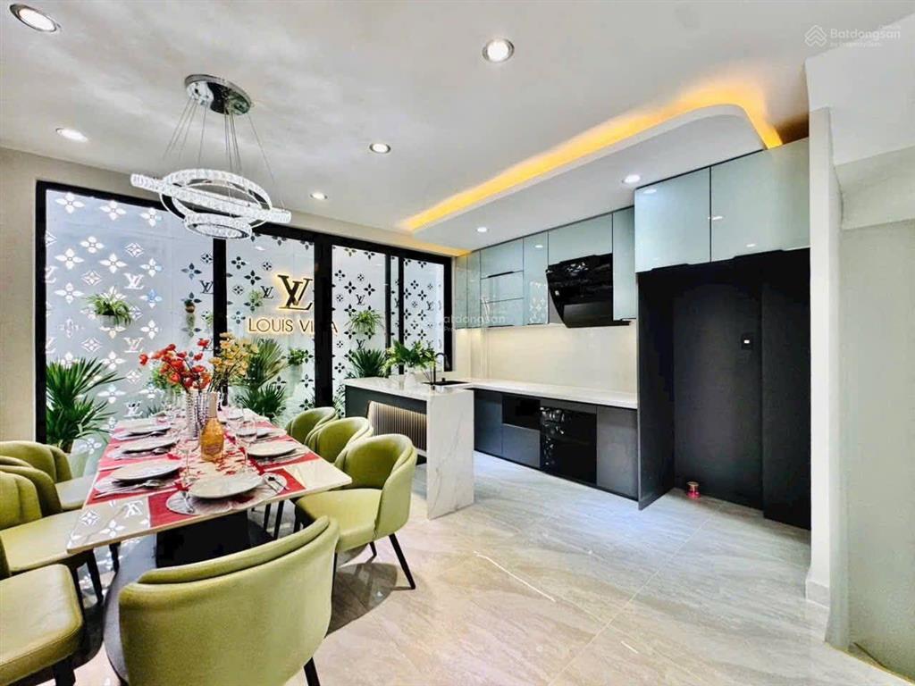 Giảm sâu! phố tôn đức thắng, thang máy, gần mặt phố, ô tô đỗ cổng, sân xe riêng, 40m2 x 6t, mt 4.5m