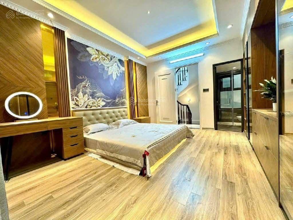 Rẻ quá! nhà 2 thoáng phố cát linh, ngõ nông gần phố, cách ô tô 30m, dân xây chắc chắn, 42m2 * 5t