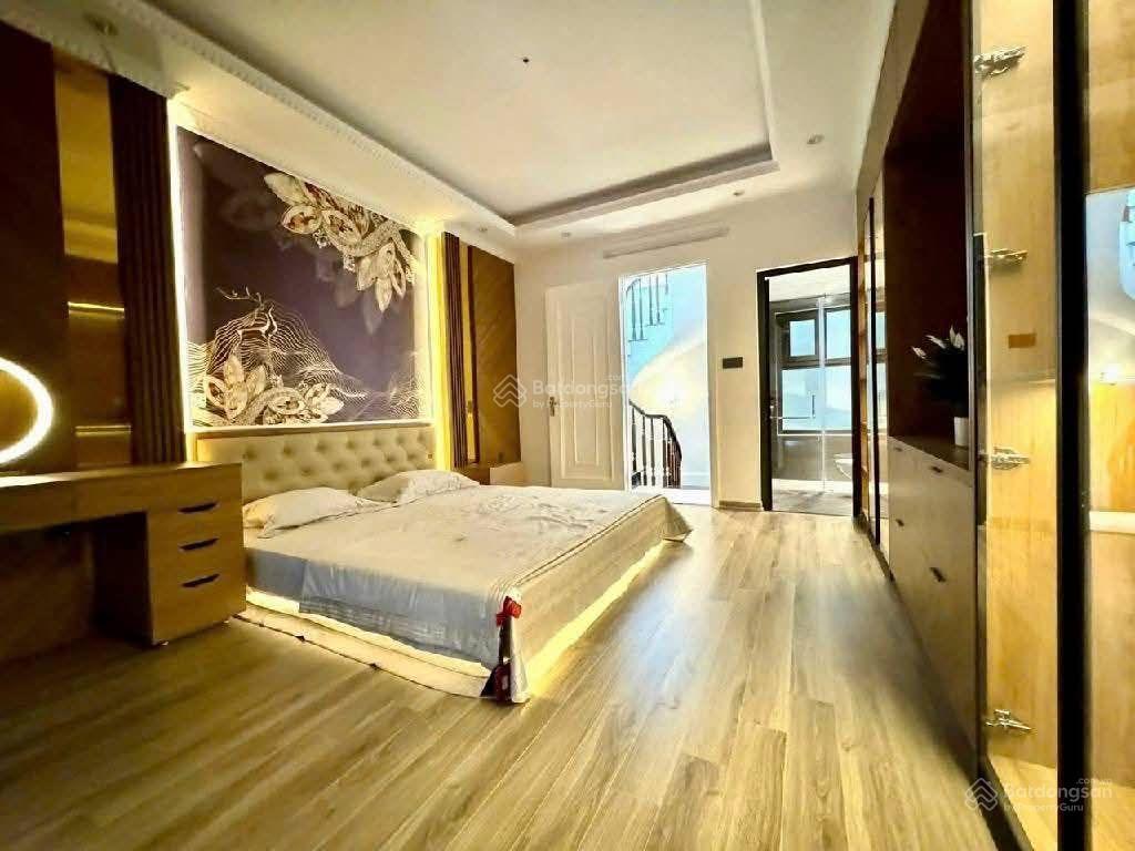 Rẻ quá! nhà 2 thoáng phố cát linh, ngõ nông gần phố, cách ô tô 30m, dân xây chắc chắn, 42m2 * 5t