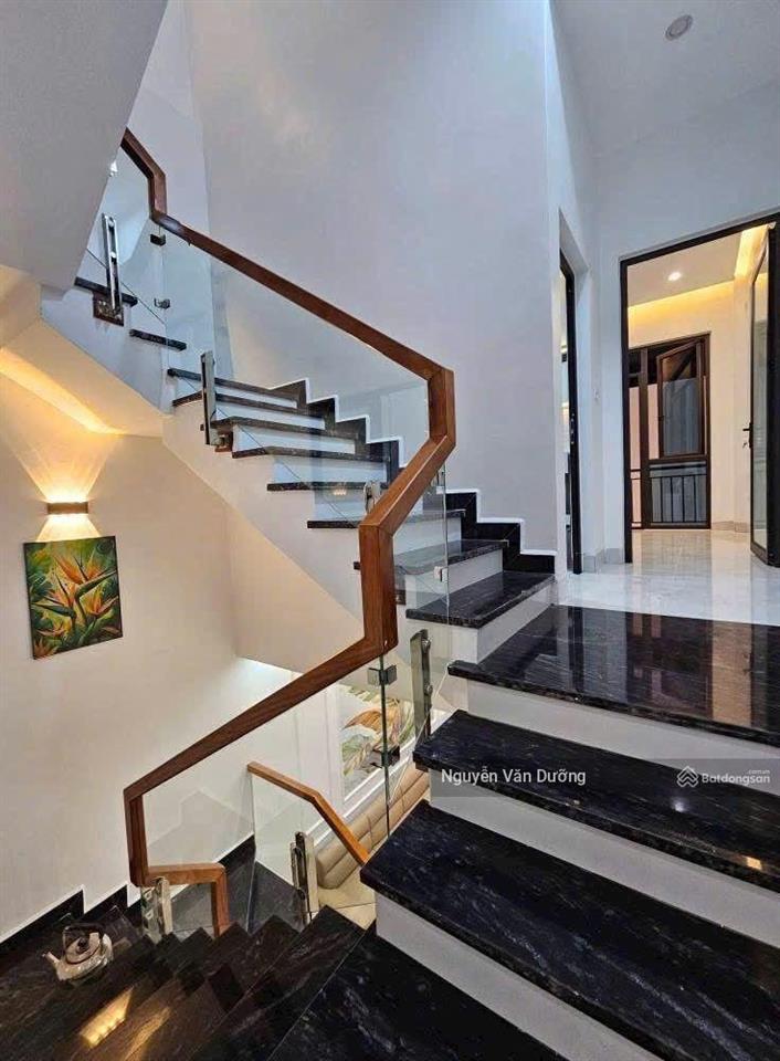 Giảm sâu! nhà phố trần hữu tước, ngõ nông, gần phố, gần hồ đắc di, sân xe riêng, dt 38m2 * 5t