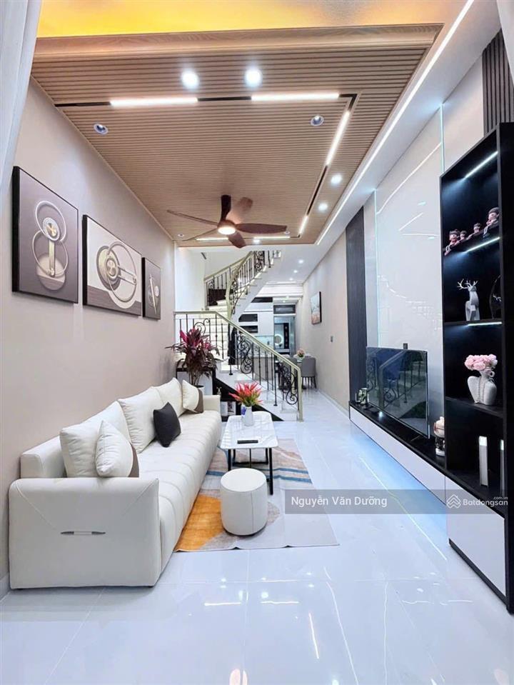 Bán gấp! phố ngọc khánh, khách phải nhanh, ngõ đẹp full nội thất, không qh, sân xe, 41m2*5t