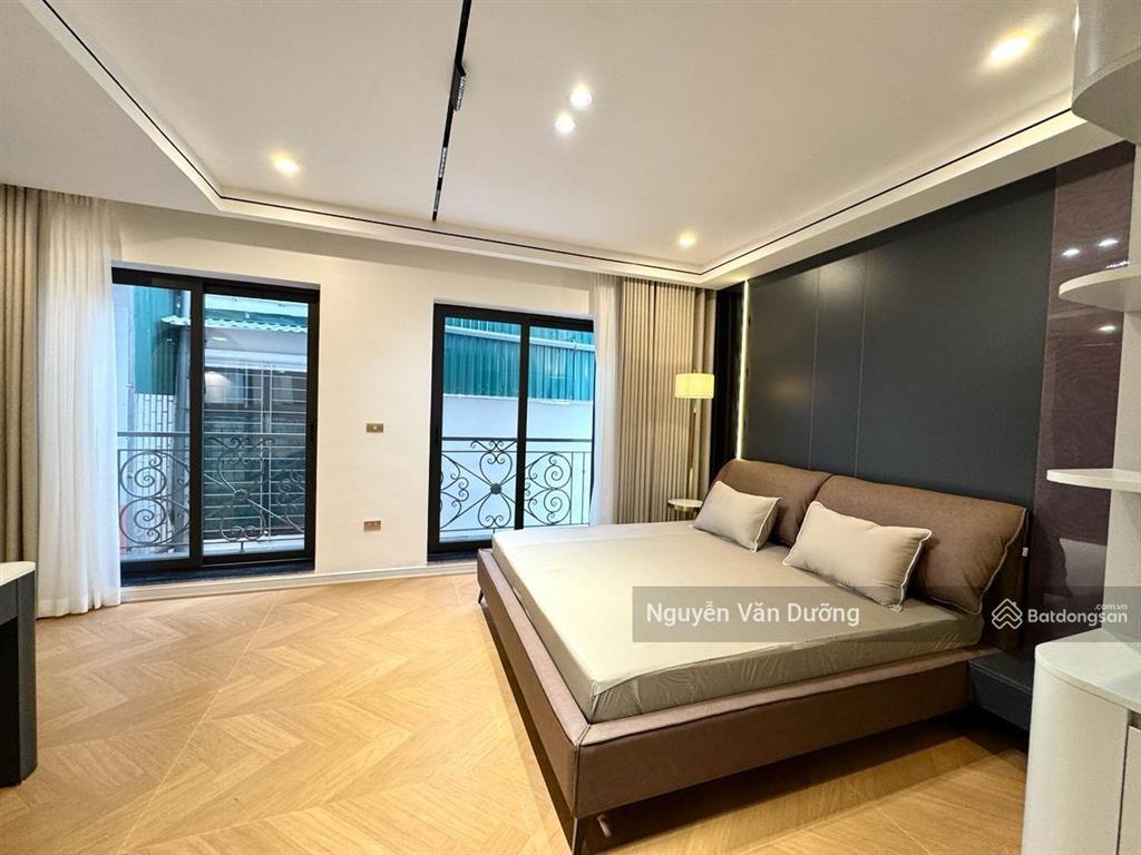 Bán gấp! phố ngọc khánh, khách phải nhanh, ngõ đẹp full nội thất, không qh, sân xe, 41m2*5t