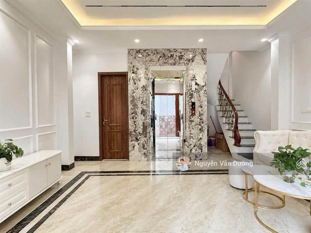 Chất quá! nhà riêng đặng tiến đông, thang máy, kinh doanh, ô tô sát nhà, sân xe riêng, 38m2 * 6t