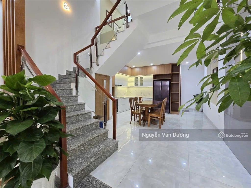 Giảm sốc! phố hào nam, nhà dân xây ở luôn, 3 gác tránh, 35m ra ô tô, 40m2 x 5t, nhỉnh 7 tỷ