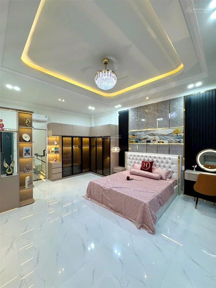Bán gấp! nhà phố chùa láng, thoáng 2 mặt, ô tô cách 30m, ngõ thông kinh doanh, ko quy hoạch 43m2*5t