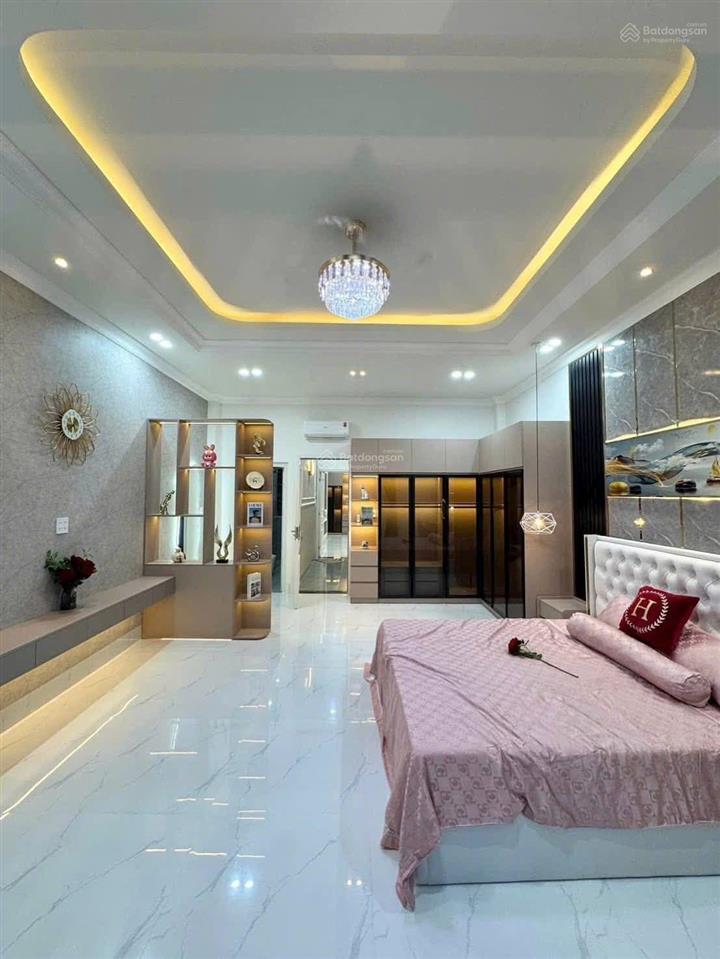 Bán gấp! nhà phố chùa láng, thoáng 2 mặt, ô tô cách 30m, ngõ thông kinh doanh, ko quy hoạch 43m2*5t