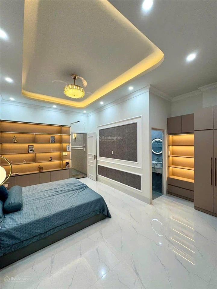 Bán gấp! nhà phố chùa láng, thoáng 2 mặt, ô tô cách 30m, ngõ thông kinh doanh, ko quy hoạch 43m2*5t