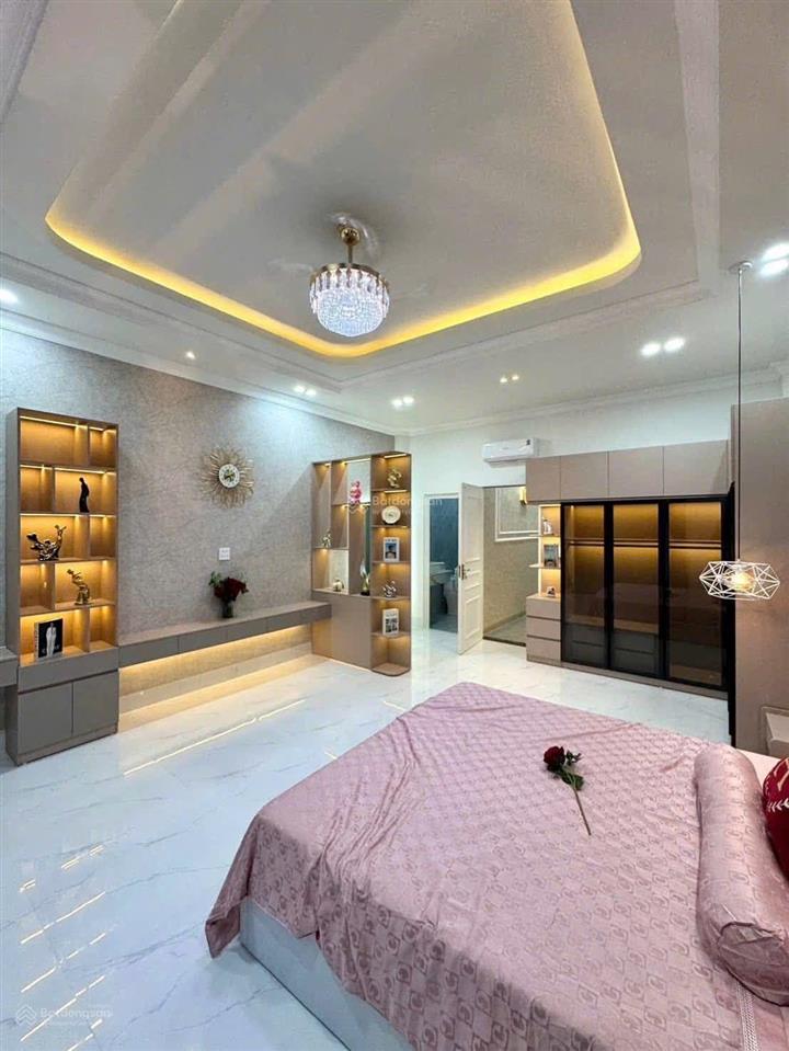 Bán gấp! nhà phố chùa láng, thoáng 2 mặt, ô tô cách 30m, ngõ thông kinh doanh, ko quy hoạch 43m2*5t