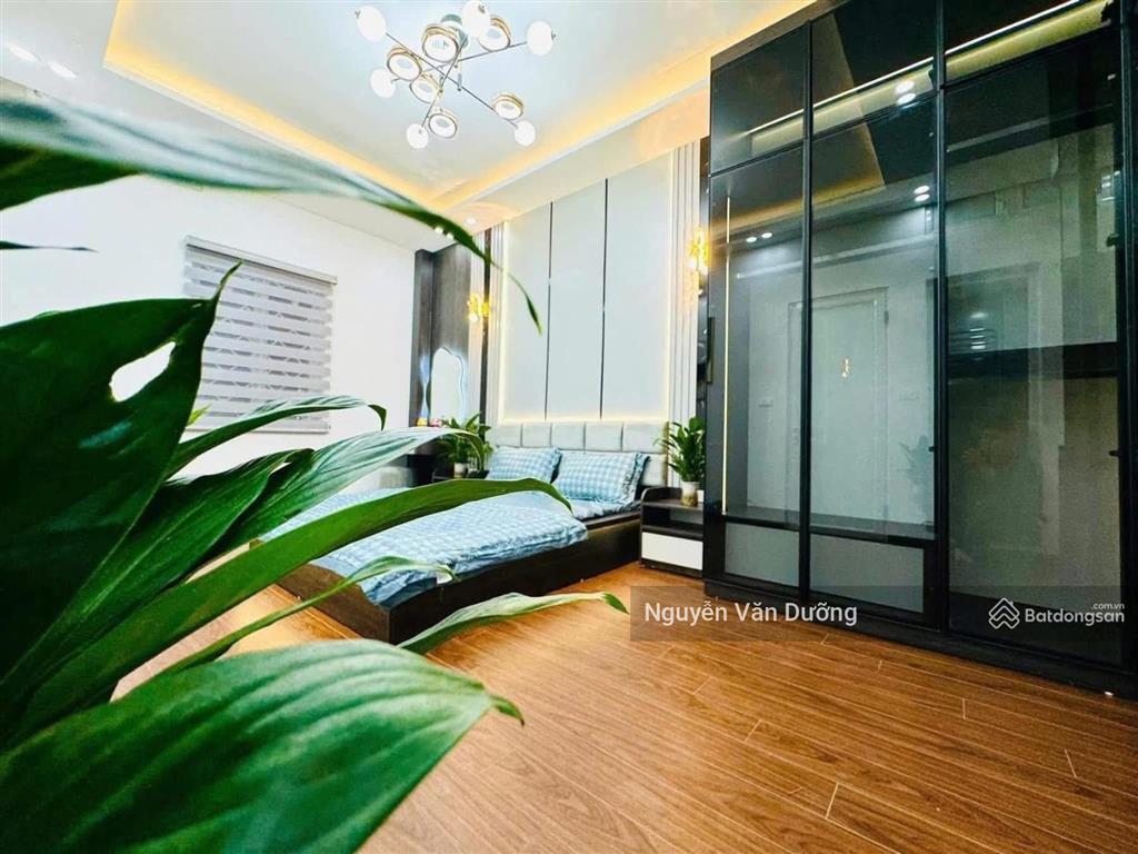 Siêu hiếm! phố nguyễn ngọc vũ, 2 thoáng ở ngay, cách ô tô 15m, sát mặt phố, sân xe riêng dt 40m2*5t