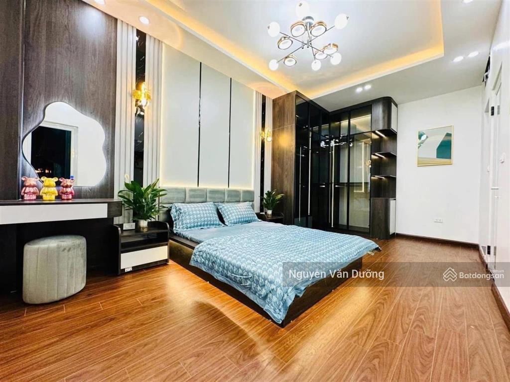 Siêu hiếm! phố nguyễn ngọc vũ, 2 thoáng ở ngay, cách ô tô 15m, sát mặt phố, sân xe riêng dt 40m2*5t