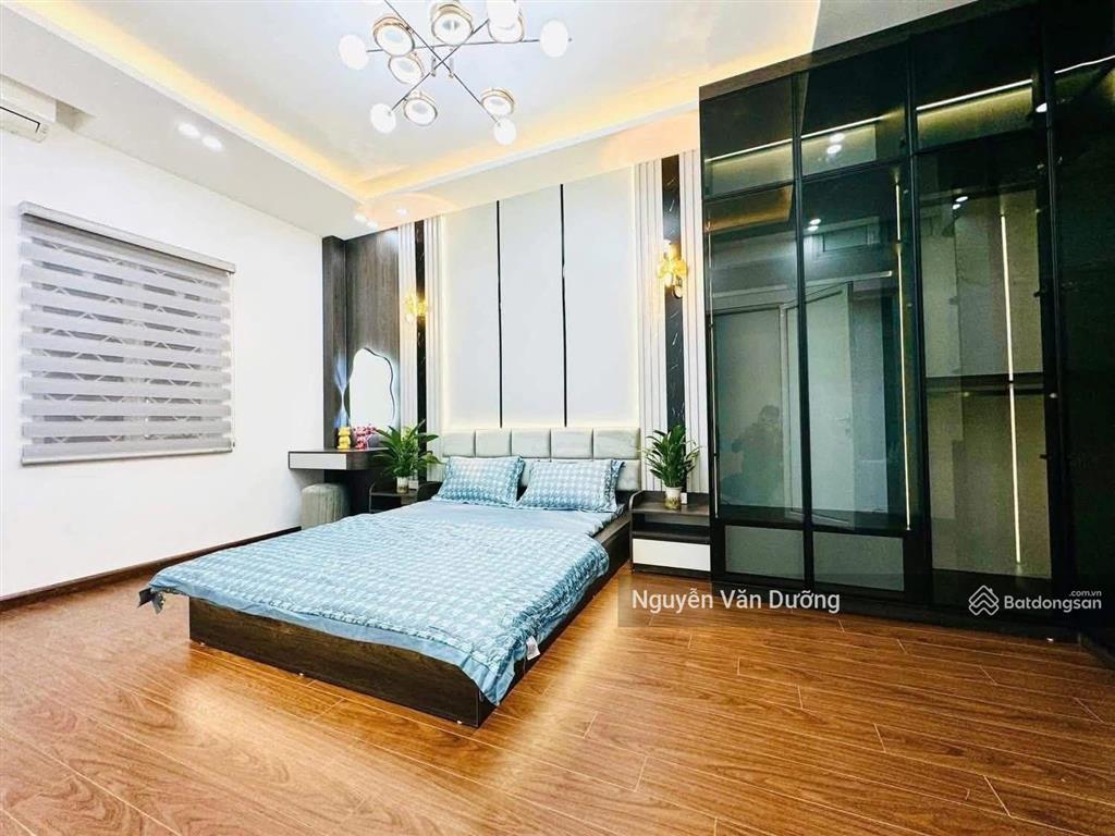 Siêu hiếm! phố nguyễn ngọc vũ, 2 thoáng ở ngay, cách ô tô 15m, sát mặt phố, sân xe riêng dt 40m2*5t