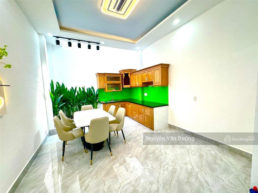 Cực hiếm nhỉnh 7 tỷ có nhà phố nguyễn chí thanh, lô góc, 40m ra phố, vf3 đỗ, dân xây, 39m2*5t