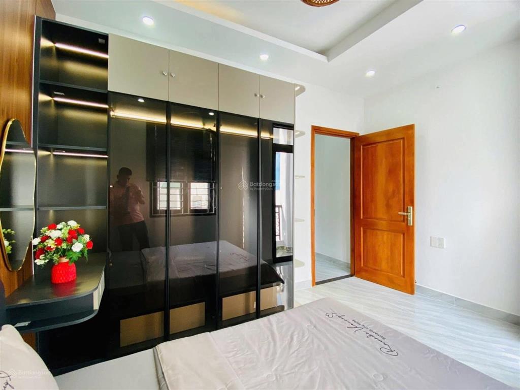 Giá sốc! mặt ngõ thái thịnh, ngõ 3 gác nông, gần ô tô, sân xe riêng, sổ vuông, dân xây, 42m2 * 5t