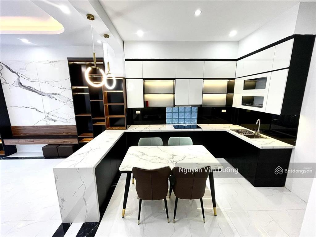 Giá tốt! phố nguyễn ngọc vũ, 2 thoáng ở ngay, cách ô tô 20m, sát mặt phố, sân xe riêng, 40m2*5t