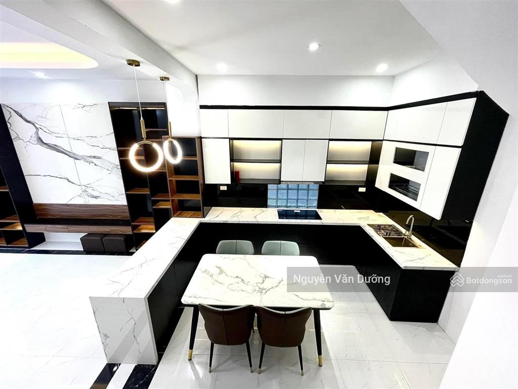 Giá tốt! phố nguyễn ngọc vũ, 2 thoáng ở ngay, cách ô tô 20m, sát mặt phố, sân xe riêng, 40m2*5t