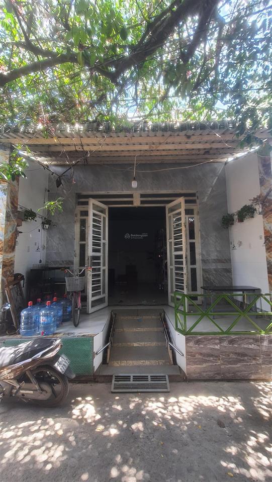 Cần bán gấp nhà cấp 4, ngang 5m dài 19,5m.