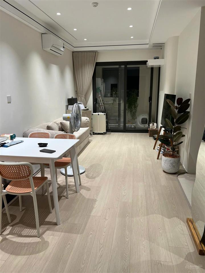 "chính chủ" cần bán gấp hơn 5 tỷ căn 2pn 50m2 đã full nội thất và có slot ô tô
