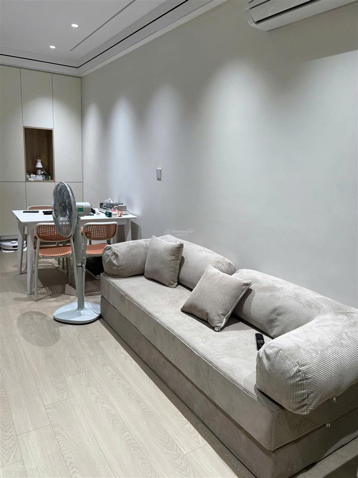 "chính chủ" cần bán gấp hơn 5 tỷ căn 2pn 50m2 đã full nội thất và có slot ô tô
