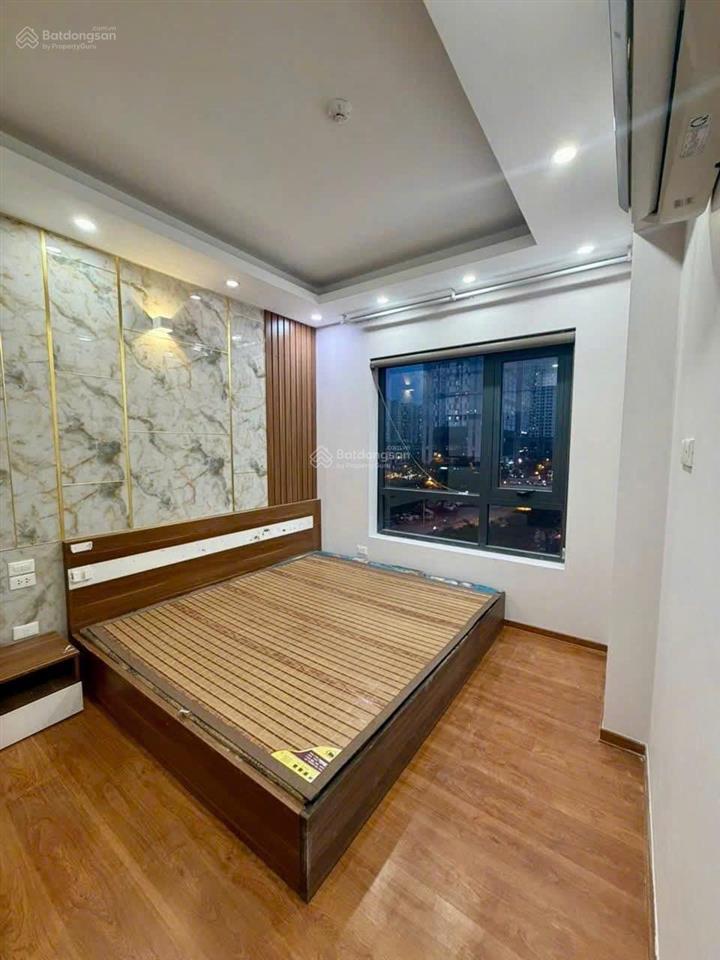 (6 tỷ) gia đình có căn góc 2pn 2wc cần bán gấp, nhà hướng đông nam view khu biệt thự và đại sứ quán