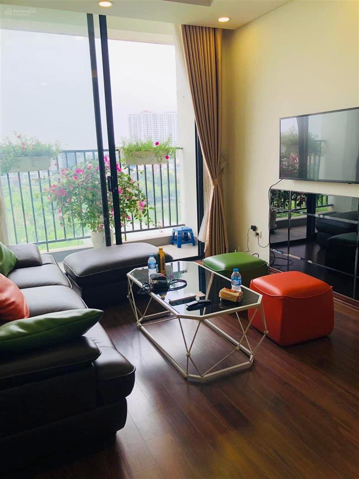 (6 tỷ) gia đình có căn góc 2pn 2wc cần bán gấp, nhà hướng đông nam view khu biệt thự và đại sứ quán