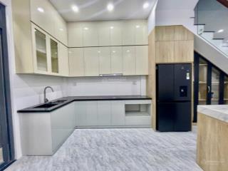 Cho thuê lâu dài nhà mới đẹp, nguyên căn 3 tầng đường bưng ông thoàn, gần global city