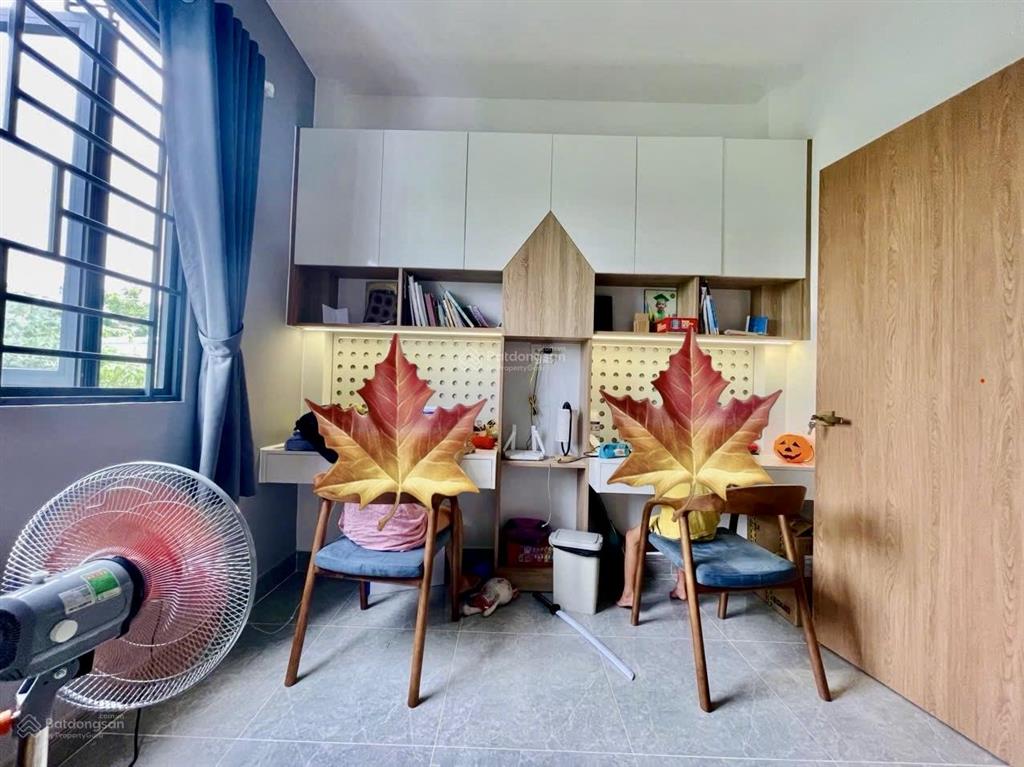 Cho thuê lâu dài nhà mới đẹp, nguyên căn 3 tầng đường bưng ông thoàn, gần global city