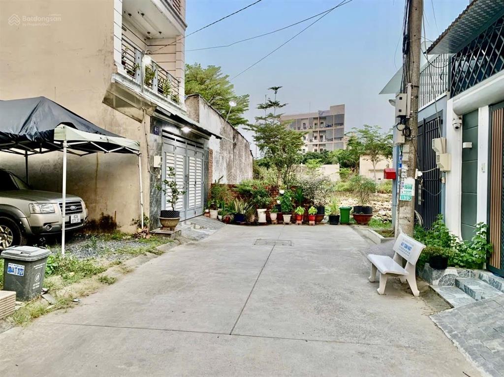 Cho thuê lâu dài nhà mới đẹp, nguyên căn 3 tầng đường bưng ông thoàn, gần global city