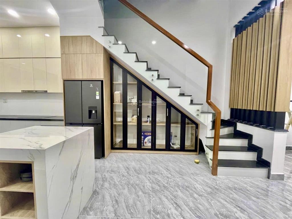 Cho thuê lâu dài nhà mới đẹp, nguyên căn 3 tầng đường bưng ông thoàn, gần global city