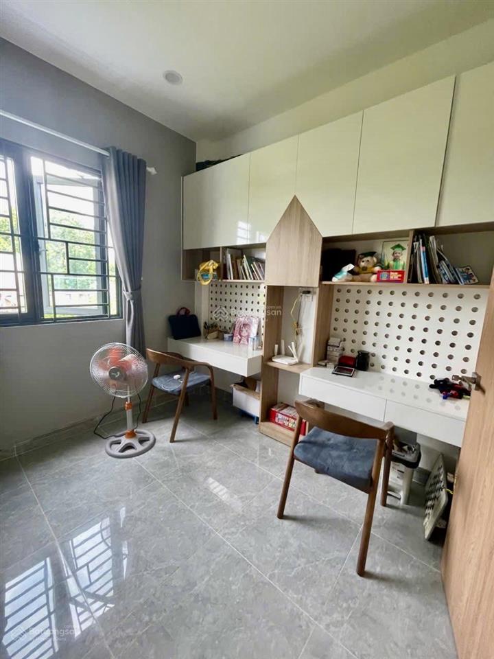 Cho thuê lâu dài nhà mới đẹp, nguyên căn 3 tầng đường bưng ông thoàn, gần global city