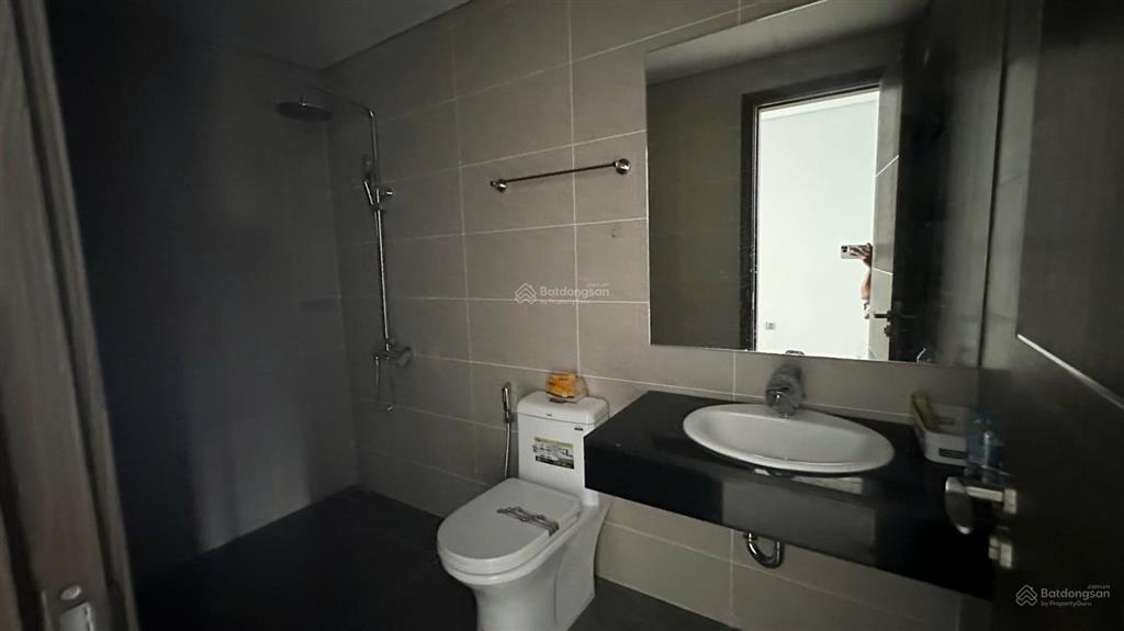 Cho thuê căn hộ dịch vụ  ngọc thụy  khai sơn  35 m  giá thuê 6 tr / tháng