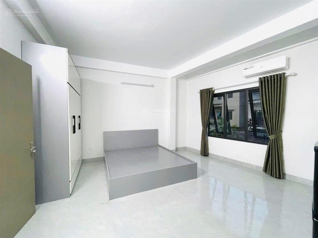 Cho thuê căn hộ khép kín phố ngọc thuỵ  thang máy  full nội thất  giá 4 tr / tháng