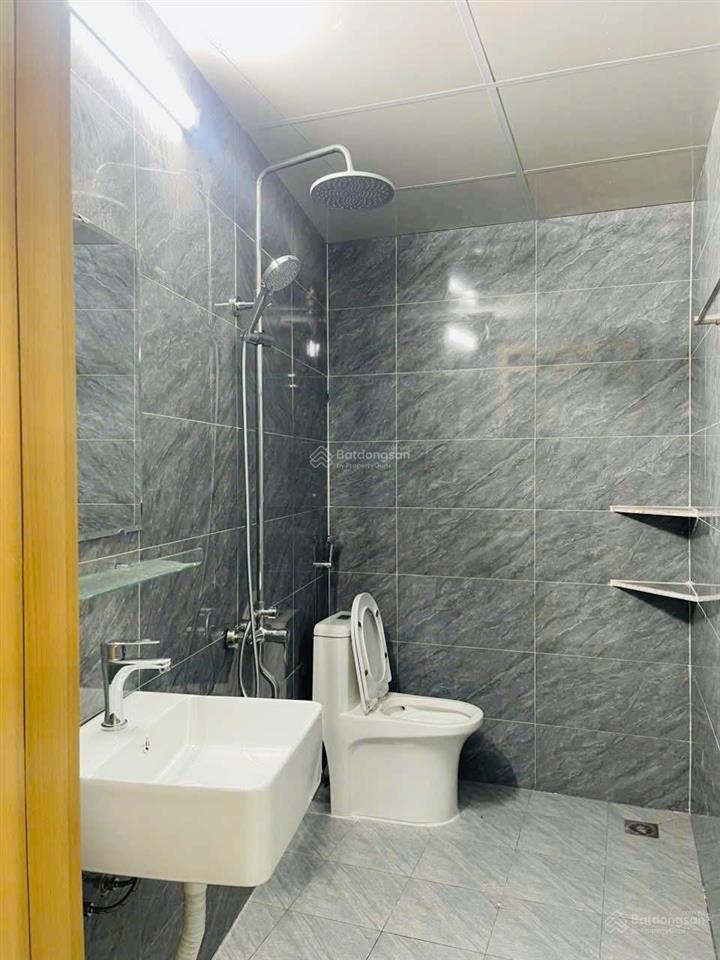 Cho thuê căn hộ khép kín phố ngọc thuỵ  thang máy  full nội thất  giá 4 tr / tháng