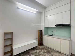 Cho thuê căn hộ khép kín phố ngọc thuỵ thang máy  full nội thất  giá 7tr/ tháng