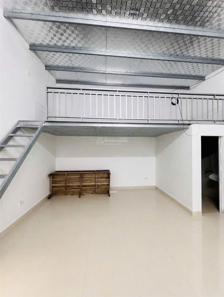 Cho thuê nhà cấp 4  ngọc thụy  khép kín  gần chợ  trường