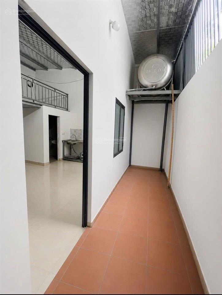 Cho thuê nhà cấp 4  ngọc thụy  khép kín  gần chợ  trường