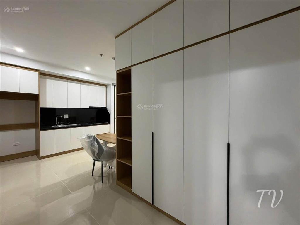 Chỉ thuê căn hộ dv ngọc thuỵ  full đồ  thang máy mới tinh  gần trường, chợ giá 5 tr