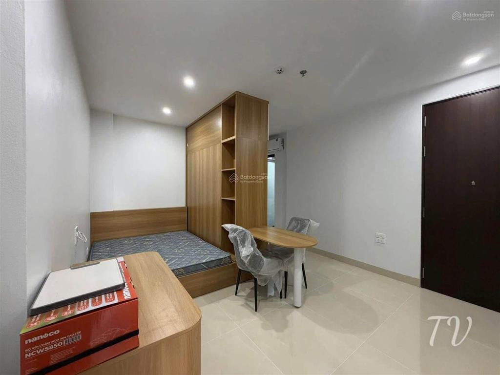 Chỉ thuê căn hộ dv ngọc thuỵ  full đồ  thang máy mới tinh  gần trường, chợ giá 5 tr