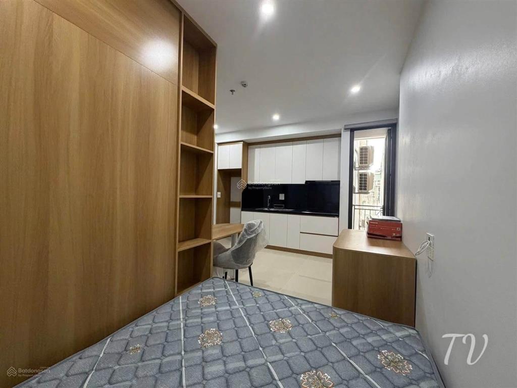 Chỉ thuê căn hộ dv ngọc thuỵ  full đồ  thang máy mới tinh  gần trường, chợ giá 5 tr