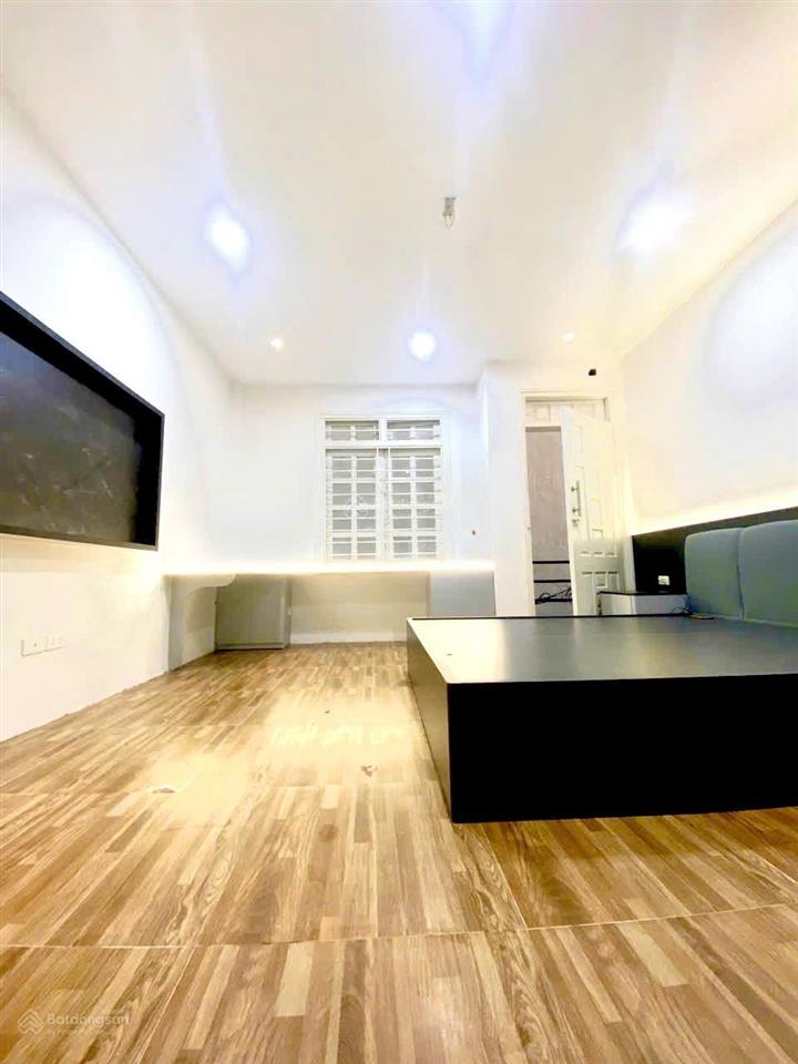 Ngọc thụy  ô tô đỗ sát  cách ô tô tránh 20m  gần trường qt pháp  khai sơn city