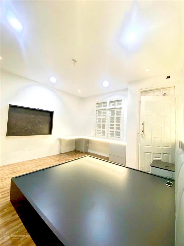 Ngọc thụy  ô tô đỗ sát  cách ô tô tránh 20m  gần trường qt pháp  khai sơn city